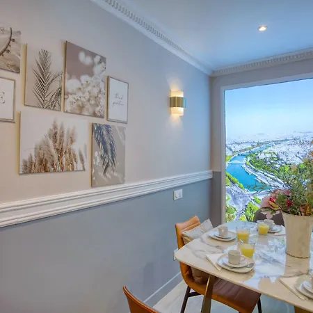 Appartamento Elegant Triplex In - Ideal For 10 - Aircon *