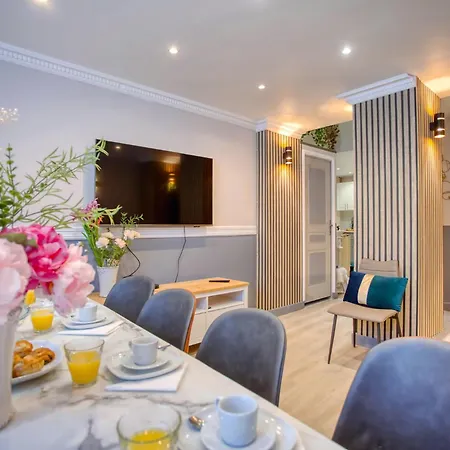 Elegant Triplex In - Ideal For 10 - Aircon *